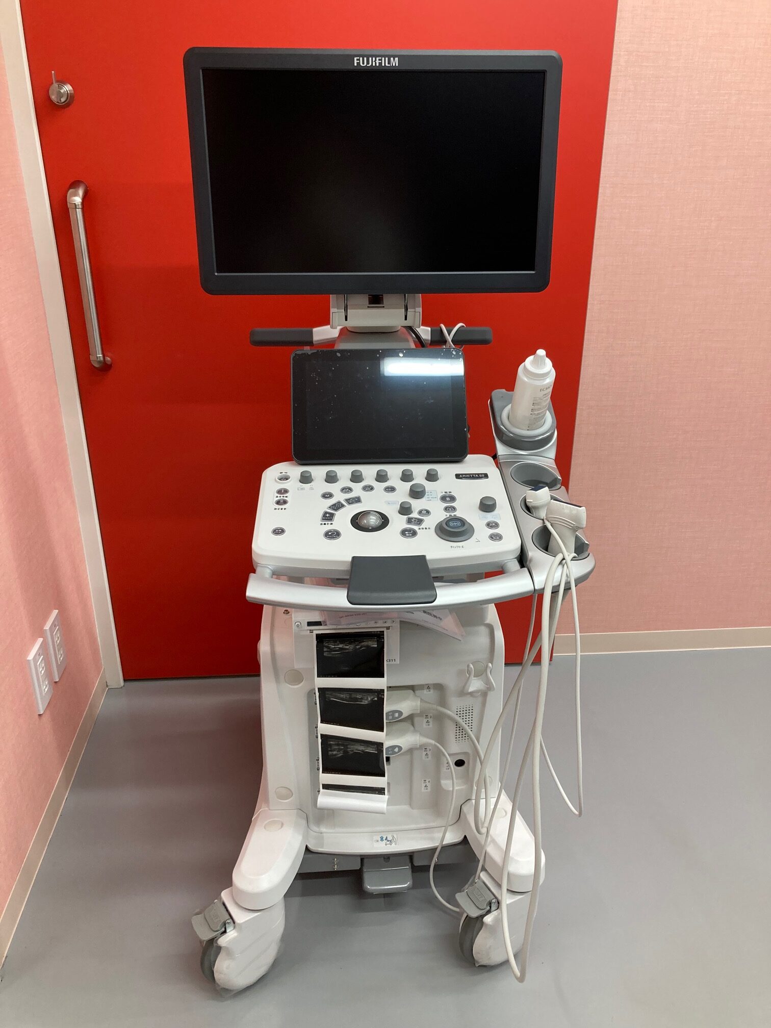 京急長沢駅近くの西尾 整形外科・内科の超音波診断装置